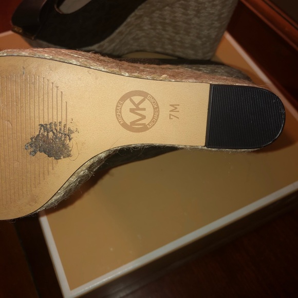 Michael Korda | High heel wedge - Picture 2 of 4